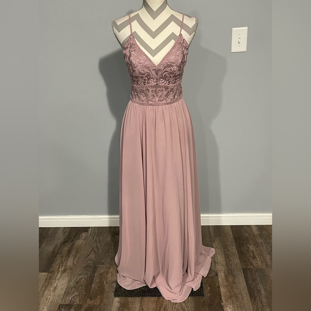 Elegant Pink Lace Evening Gown